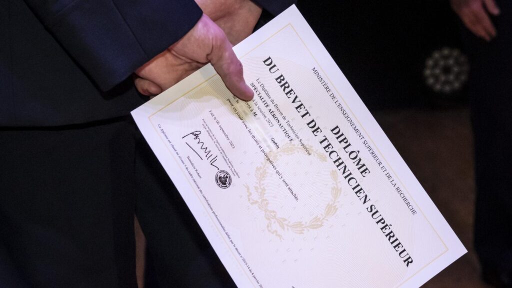 Obtenez un Diplôme Officiel en Ligne-Sans Examen Rapide et 100% Discret